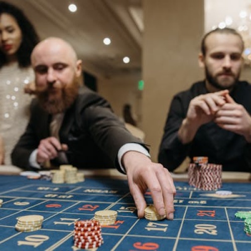 Evostoto: Nikmati Permainan Slot dengan Deposit QRIS Tanpa Ribet